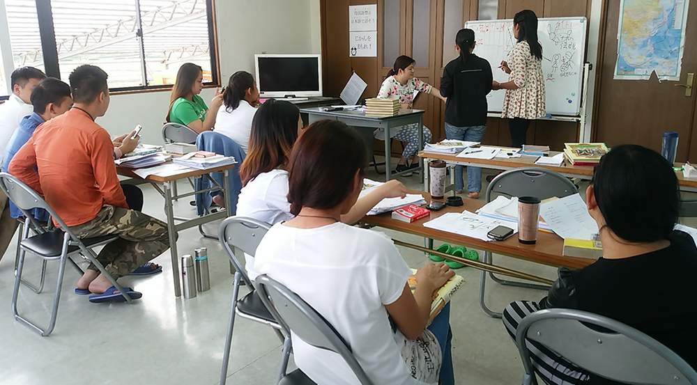 8期生　みんなの前でプレゼンテーション